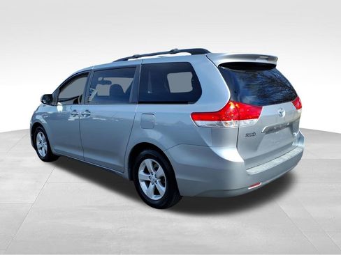 Used 2014 Toyota Sienna LE image 24