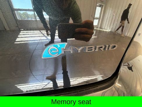 Used 2022 Chrysler Pacifica Touring-L w/ Uconnect Theater Family Group FWD image 5