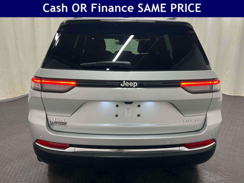 Certified 2025 Jeep Grand Cherokee Laredo X w/ Luxury Tech Group I AWD/4WD image 7