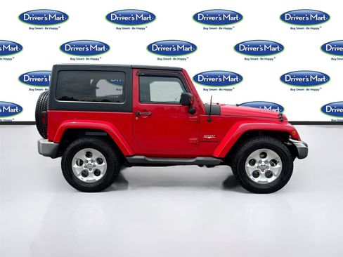 Used 2015 Jeep Wrangler Sahara w/ Connectivity Group AWD/4WD image 8