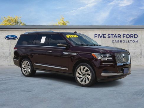Used 2024 Lincoln Navigator Premiere AWD/4WD image 2