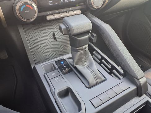 Used 2025 Toyota Tacoma SR image 15