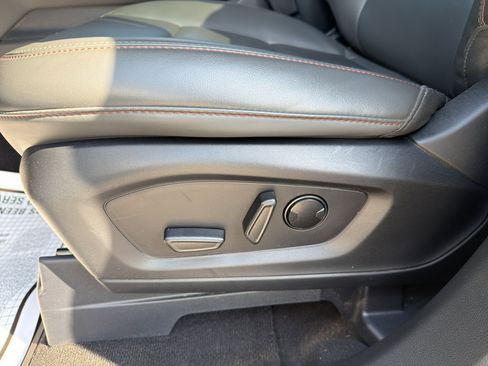 Used 2025 Ford Explorer Active w/ Active Comfort Package RWD image 23