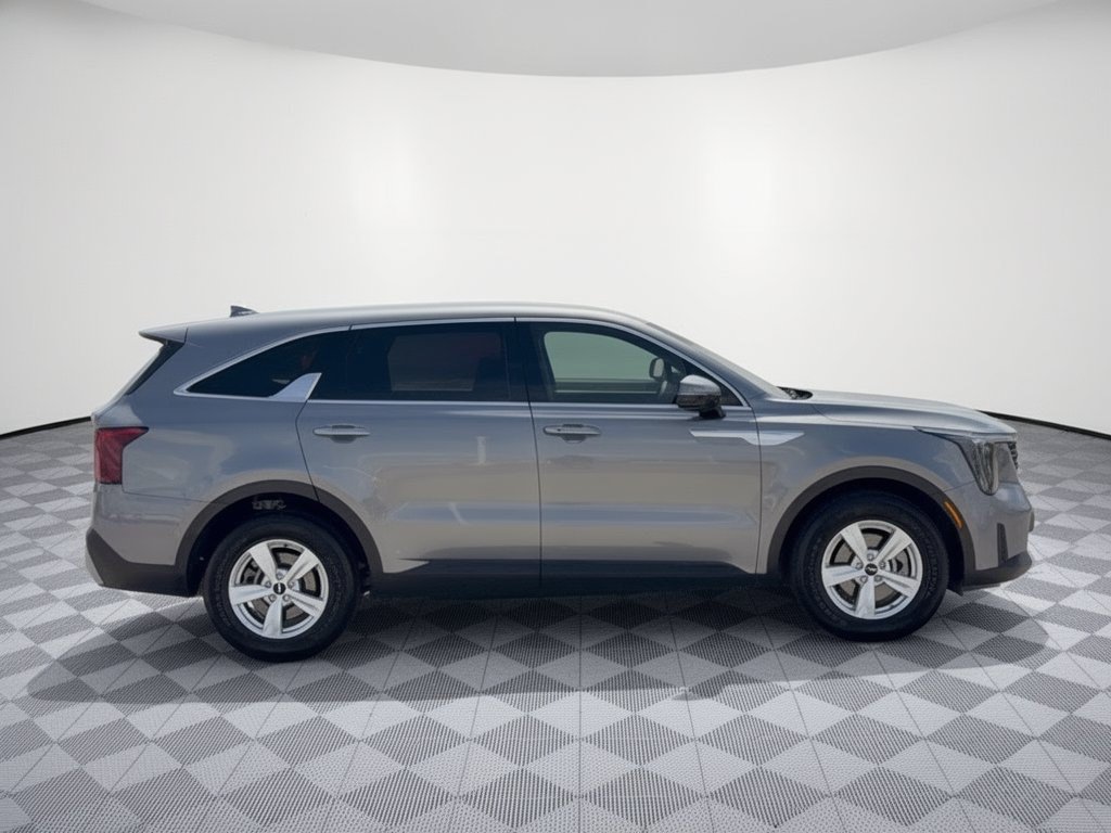 Used 2025 Kia Sorento LX FWD image 8