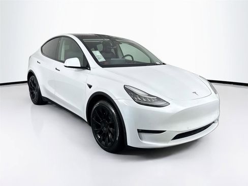 Used 2022 Tesla Model Y Long Range AWD/4WD image 10