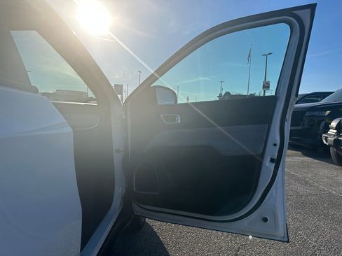 Used 2022 Jeep Compass Latitude image 23