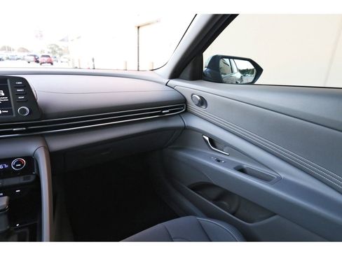 Certified 2025 Hyundai Elantra Sport image 13