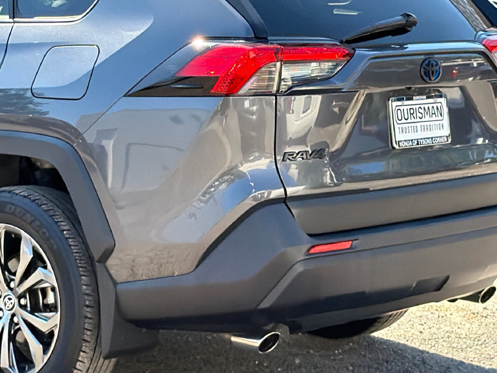 Used 2023 Toyota RAV4 XLE Premium AWD/4WD image 7