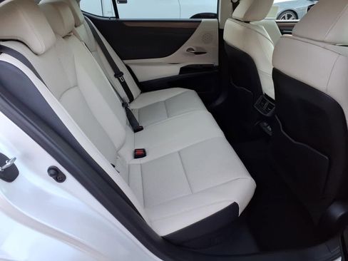 Used 2024 Lexus ES 300h w/ Premium Package FWD image 12