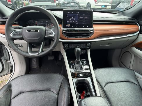 Used 2024 Jeep Compass Limited image 18