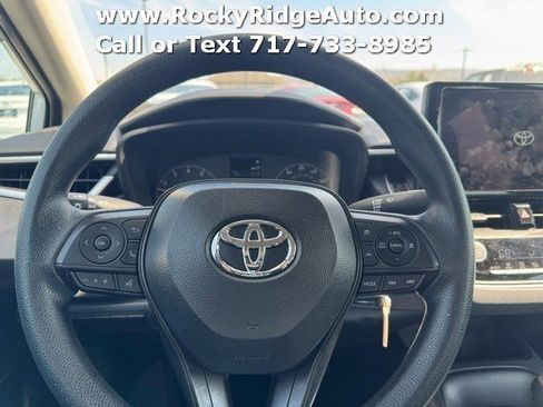 Used 2025 Toyota Corolla LE FWD image 12