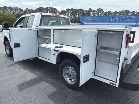 New 2025 Ford F250 XL w/ FX4 Off-Road Package AWD/4WD image 8