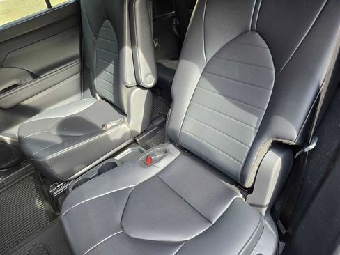 Used 2024 Toyota Highlander XLE AWD/4WD image 17