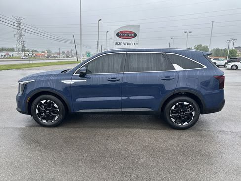 Used 2025 Kia Sorento S FWD image 8