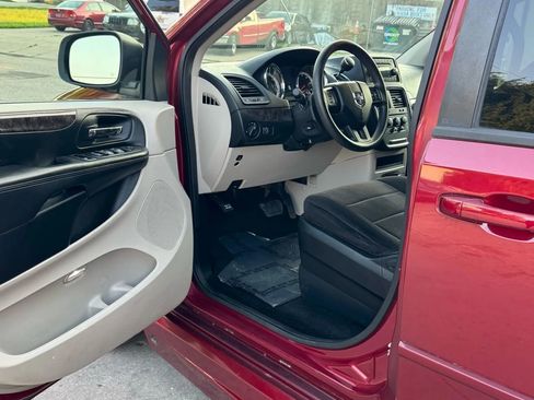 Used 2011 Dodge Grand Caravan Mainstreet w/ PWR Convenience Group image 9