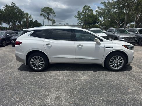 Used 2020 Buick Enclave Essence w/ Sound and Sites Package FWD image 2