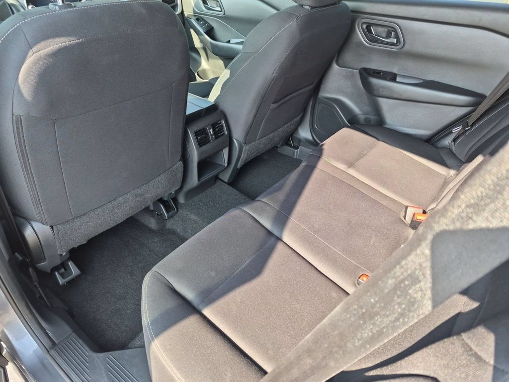 Used 2024 Nissan Rogue S AWD/4WD image 27