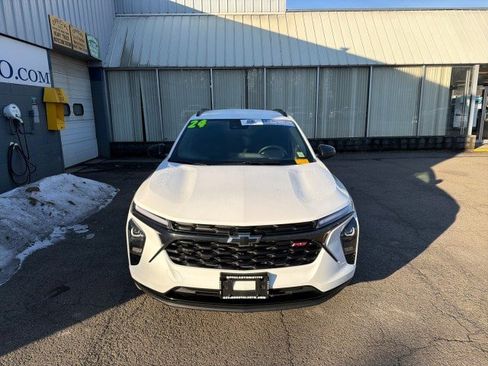 Used 2024 Chevrolet Trax RS w/ Driver Confidence Package image 4