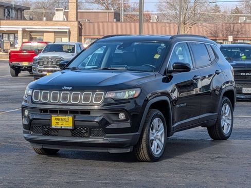 Used 2022 Jeep Compass Latitude w/ Convenience Group AWD/4WD image 3