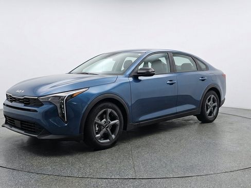 Used 2025 Kia K4 FWD image 3