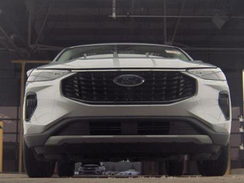 Certified 2023 Ford Escape Active w/ Tech Pack #2 image 3