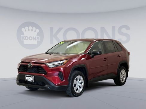 Used 2024 Toyota RAV4 LE AWD/4WD image 4