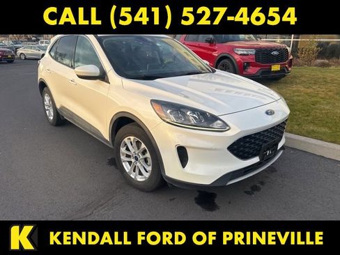 Used 2020 Ford Escape SE image 2
