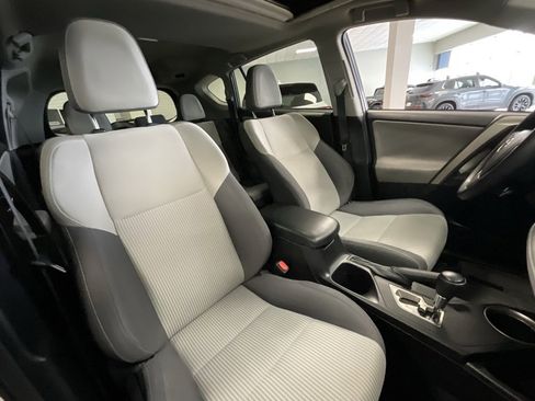 Used 2014 Toyota RAV4 XLE image 18