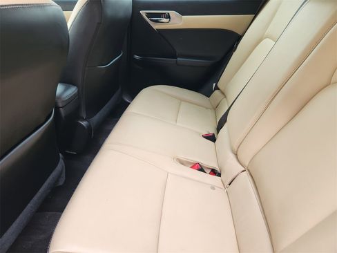 Used 2014 Lexus CT 200h image 30