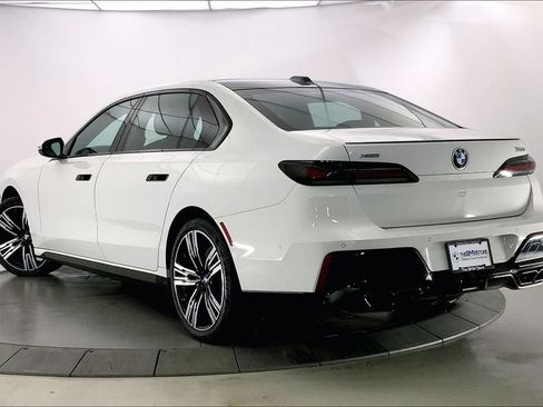 Certified 2023 BMW 760i xDrive AWD/4WD image 10