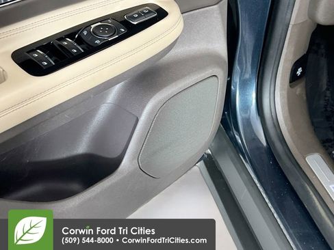 Used 2020 Lincoln Corsair Reserve image 13