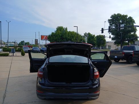 Used 2023 Volkswagen Jetta SE FWD image 20