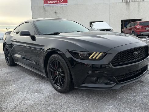 Used 2017 Ford Mustang Coupe image 24