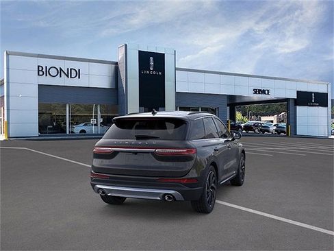 New 2025 Lincoln Corsair Reserve w/ Equipment Group 202A image 8