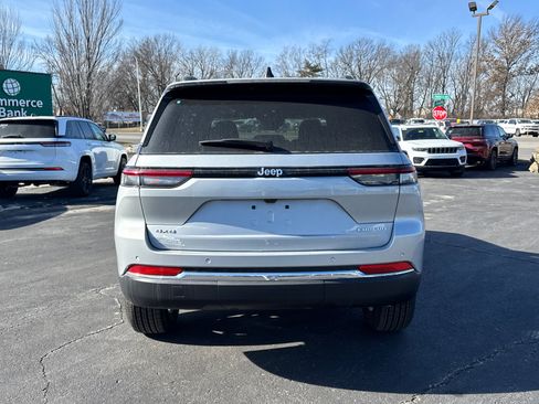 New 2025 Jeep Grand Cherokee Laredo AWD/4WD image 4