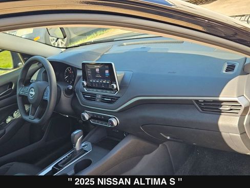Used 2025 Nissan Altima 2.5 S FWD image 29