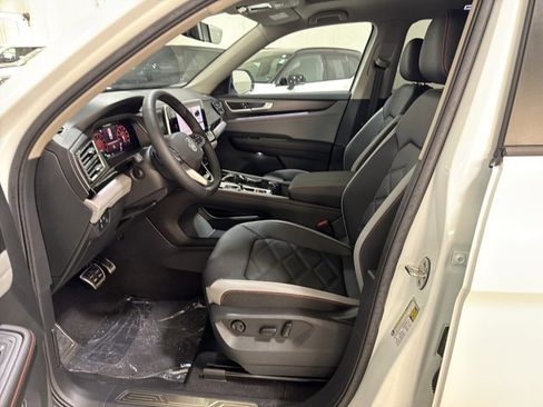New 2026 Volkswagen Atlas Peak Edition AWD/4WD image 16