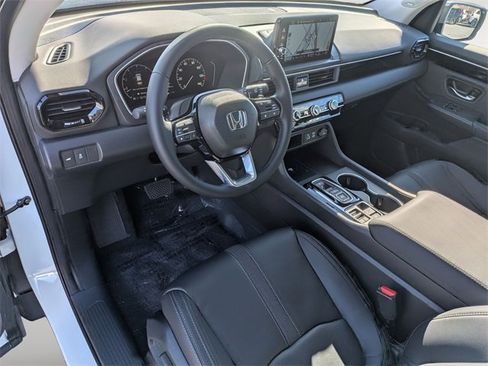 New 2025 Honda Pilot Touring image 11