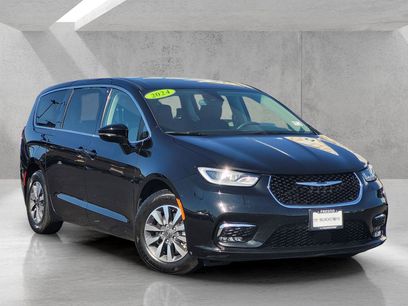 Used 2024 Chrysler Pacifica Limited