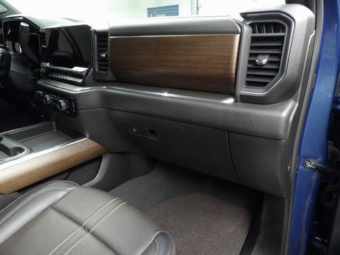 Used 2024 Chevrolet Silverado 2500 High Country image 36