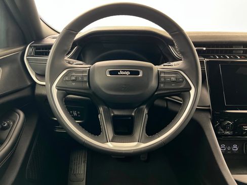 Used 2024 Jeep Grand Cherokee L Altitude image 13