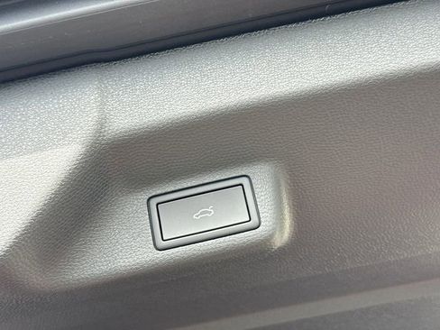 New 2025 Volkswagen ID. Buzz Pro S Plus image 16