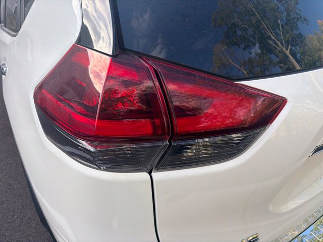 Used 2018 Nissan Rogue SV w/ Premium Package AWD/4WD image 9