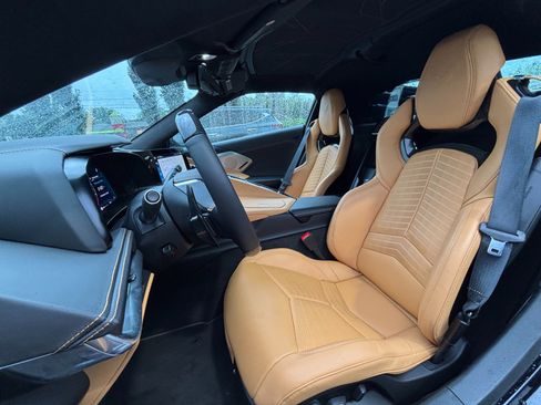 Used 2025 Chevrolet Corvette Z06 RWD image 12