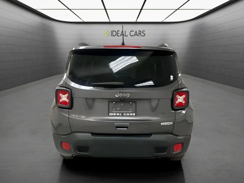Used 2018 Jeep Renegade Latitude FWD image 6