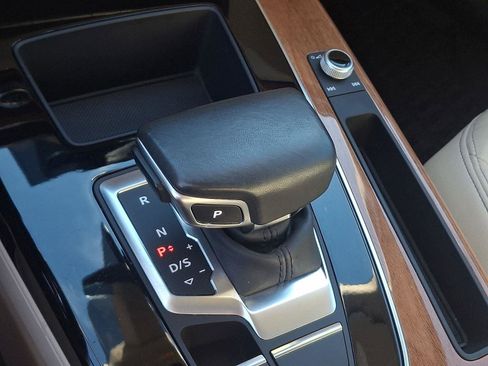 Used 2021 Audi Q5 Premium w/ Convenience Package image 15