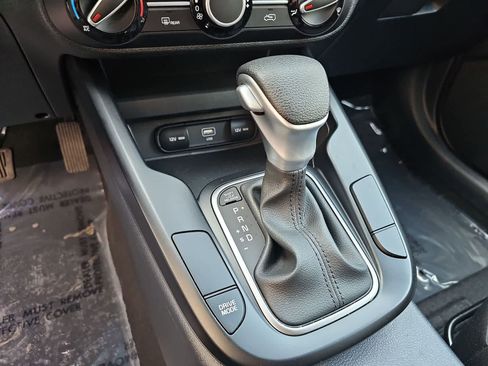 Used 2025 Kia Soul LX FWD image 21