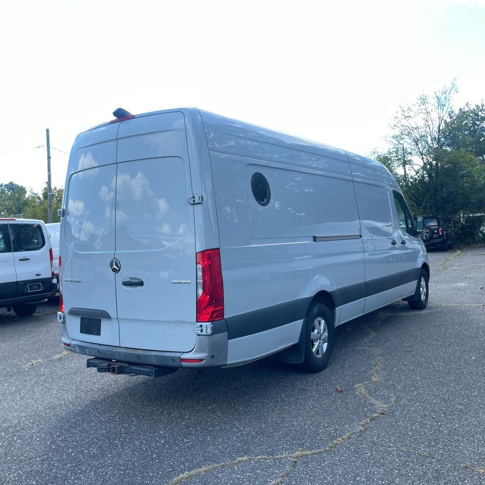 Used 2022 Mercedes-Benz Sprinter 2500 image 3