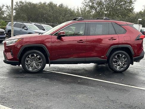 Used 2022 Toyota RAV4 XLE Premium image 6