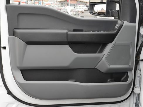 Certified 2024 Ford F250 XL w/ XL Chrome Package image 33